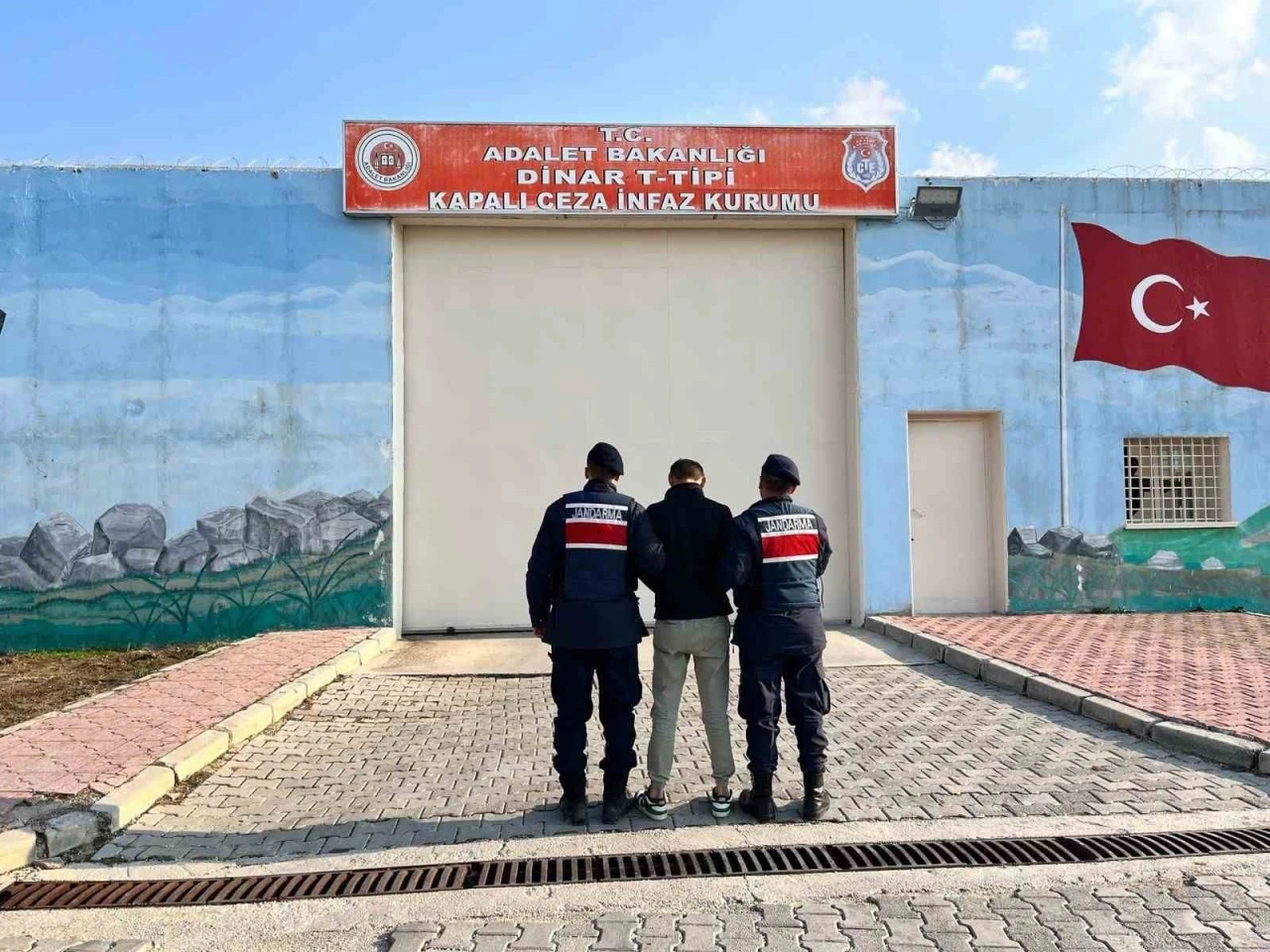 Hapis cezasıyla aranan 2 şahsı jandarma yakaladı