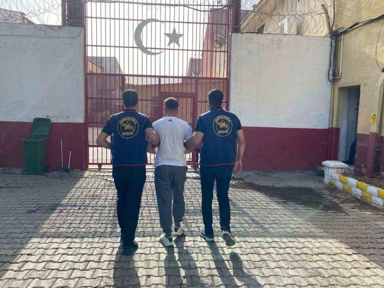 Hapis cezasıyla aranan şahıs Efeler’de yakalandı

