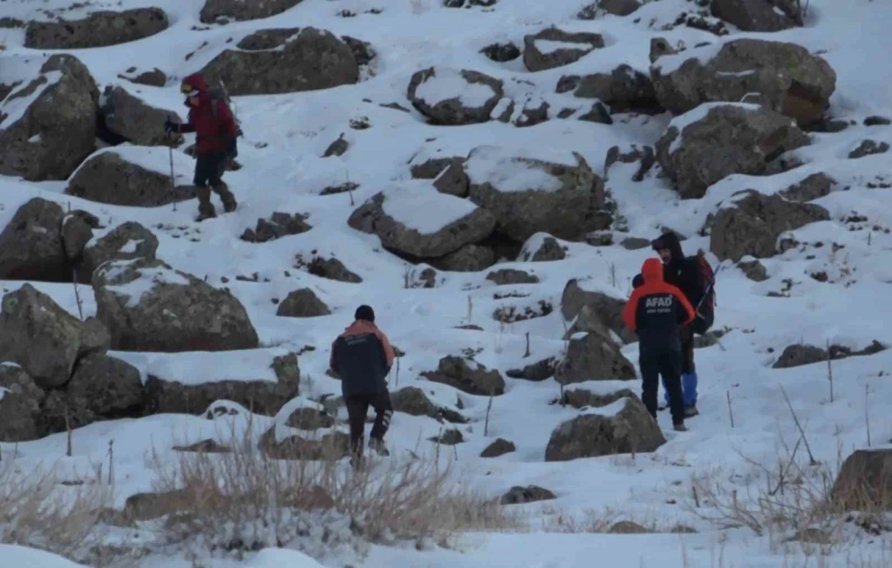 Hasan Dağı’na tırmanan 2 üniversite öğrencisi dağda mahsur kaldı
