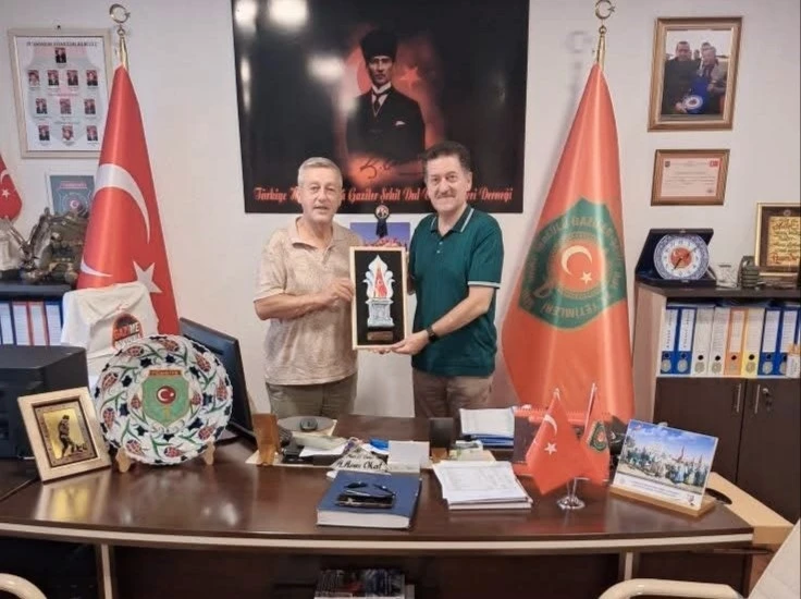 Hasan Fehmi Kinay’dan Şehit Aileleri Derneği’ne ziyaret
