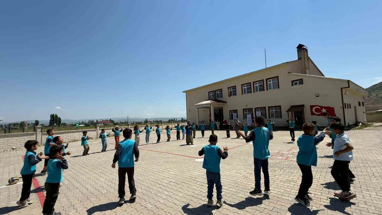 Hask&ouml;y&rsquo;de "Merkezin Her Yerde" coşkusu: &Ouml;ğrenciler sosyal, k&uuml;lt&uuml;rel ve sportif etkinliklerle eğlendi
