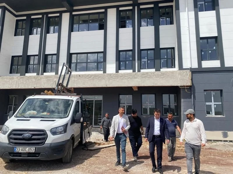 Hassa&rsquo;da kamu binaları y&uuml;kseliyor
