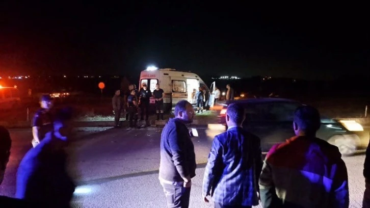 Hasta taşıyan ambulans ile otomobil &ccedil;arpıştı: 2 yaralı
