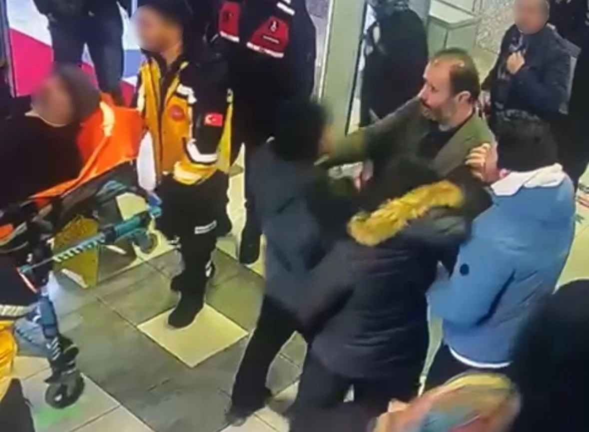 Hastane m&uuml;d&uuml;r yardımcısı ile sendika başkanı arasında "klima" kavgası kamerada
