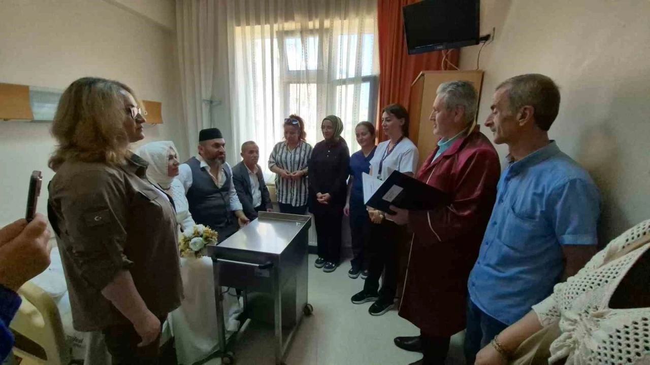 Hastane odasında nikah kıydılar
