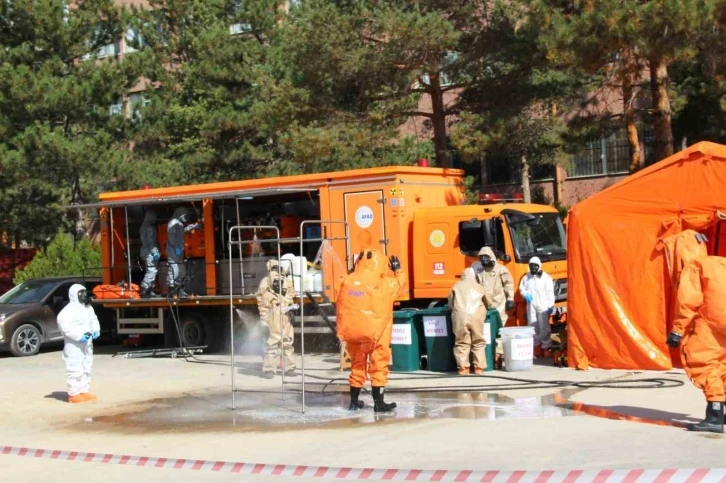 Hastanede yapılan tatbikat ger&ccedil;eğini aratmadı
