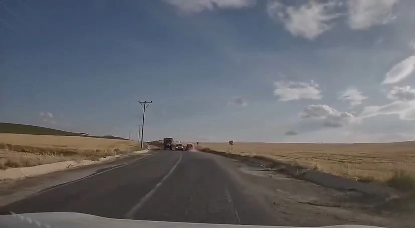 Hatalı sollama yapan sürücü yürekleri ağza getirdi

