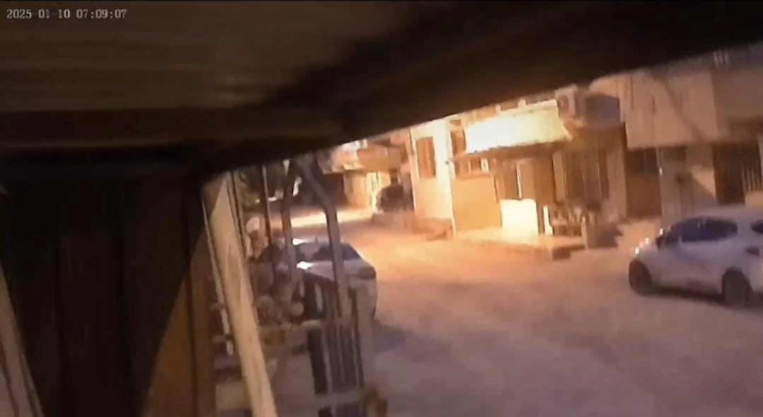 Hatay’da 4.0’lık deprem anı kamerada