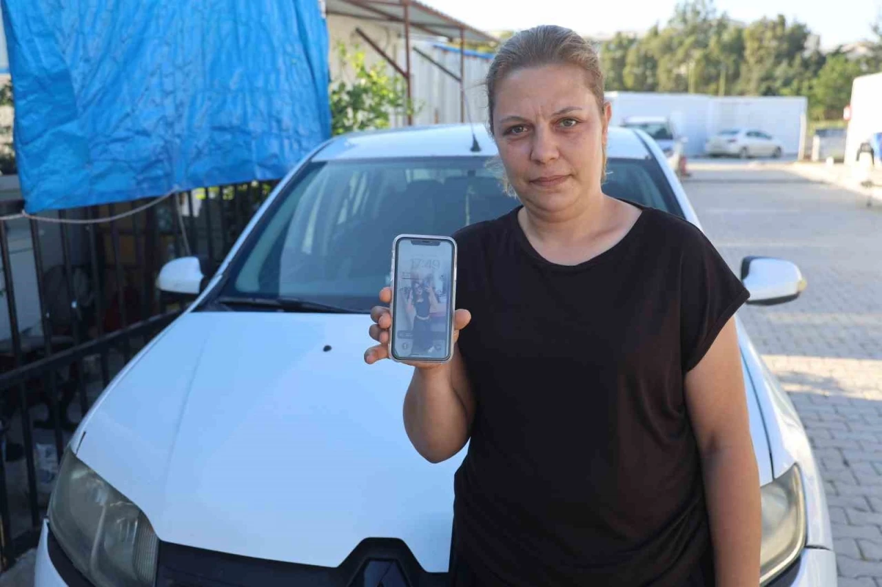 Hatay&rsquo;da aracına aldığı yolcudan d&uuml;şen telefonu g&uuml;nlerdir sahibine ulaştırmaya &ccedil;alışıyor
