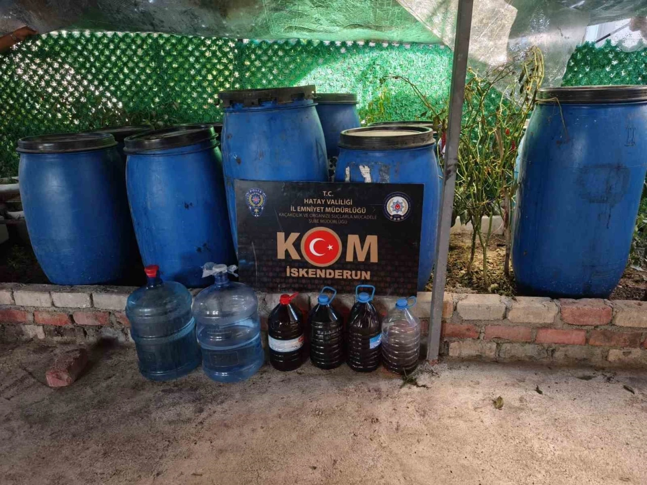 Hatay’da bin 250 litre fermente halde sahte içki ele geçirildi
