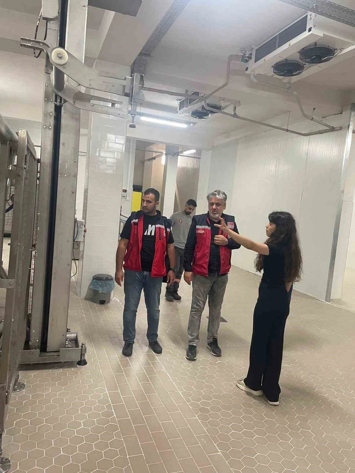 Hatay&rsquo;da evcil hayvan yaş mama &uuml;retim tesisinde denetim ger&ccedil;ekleştirildi
