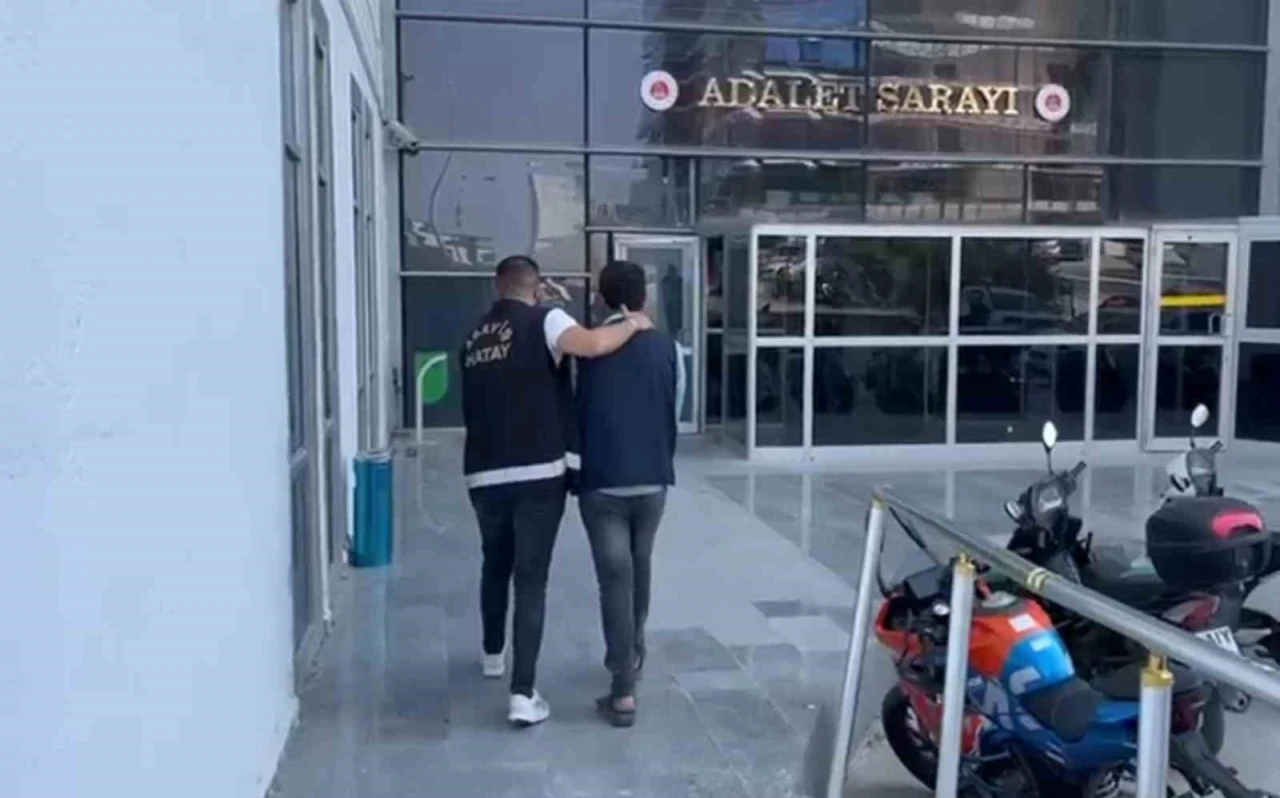 Hatay’da hapis cezası ile aranan göçmen kaçakçısı yakalandı
