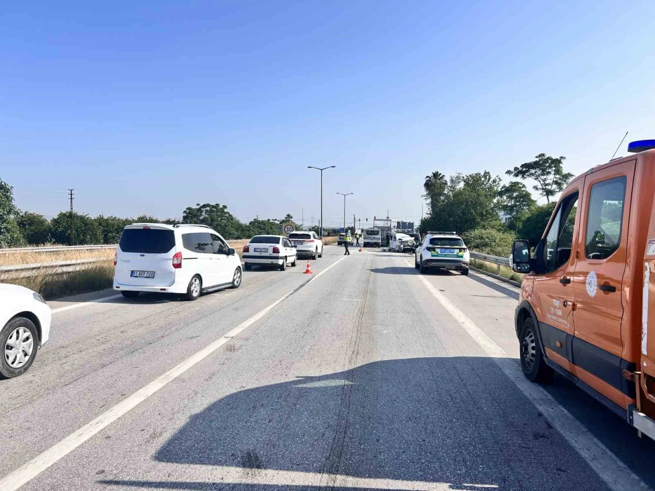 Kamyon 3 aracı biçti: 1 ölü, 10 yaralı