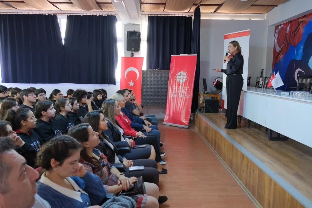 Hatay’da öğrencilere dezenformasyonla mücadele farkındalık eğitimi verildi

