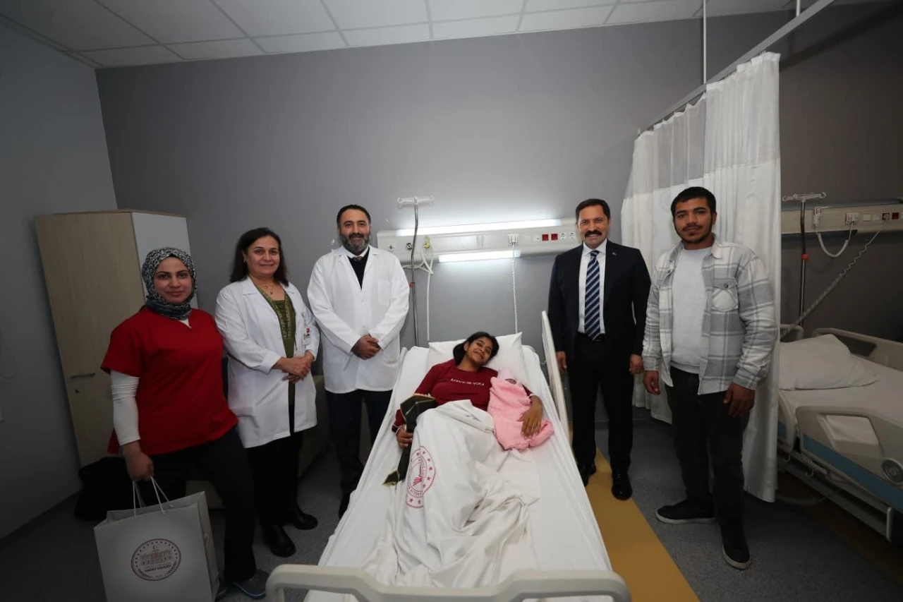 Hatay&rsquo;da yeni yılın ilk bebeği &lsquo;Sultan Nare&rsquo; oldu
