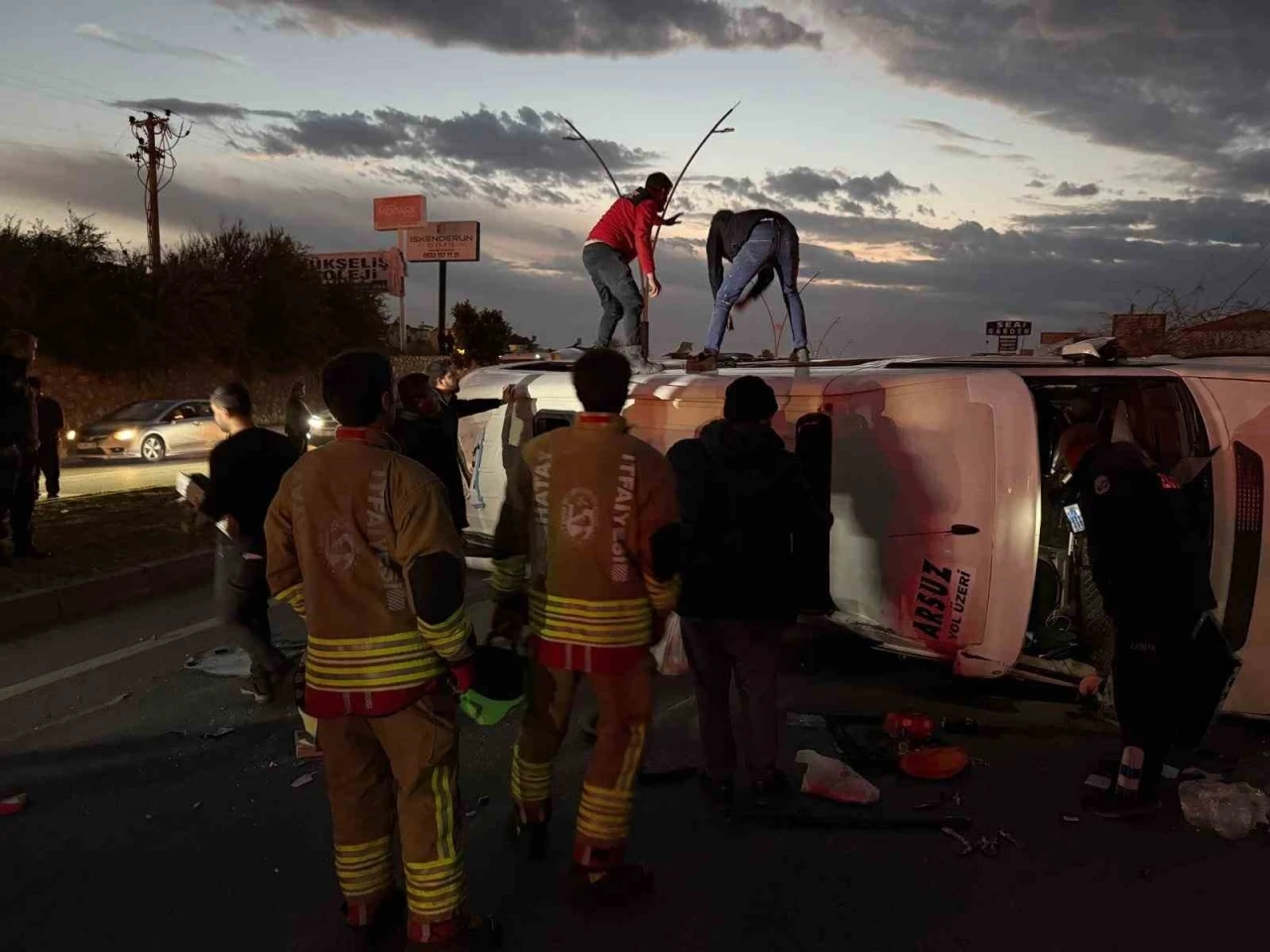 Hatay&rsquo;daki zincirleme trafik kazasında yaralı sayısı 18&rsquo;e y&uuml;kseldi
