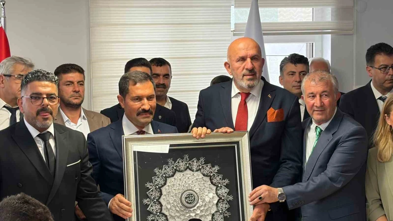 Hatay Valisi Mustafa Masatlı’ya "Yılın Valisi" ödü