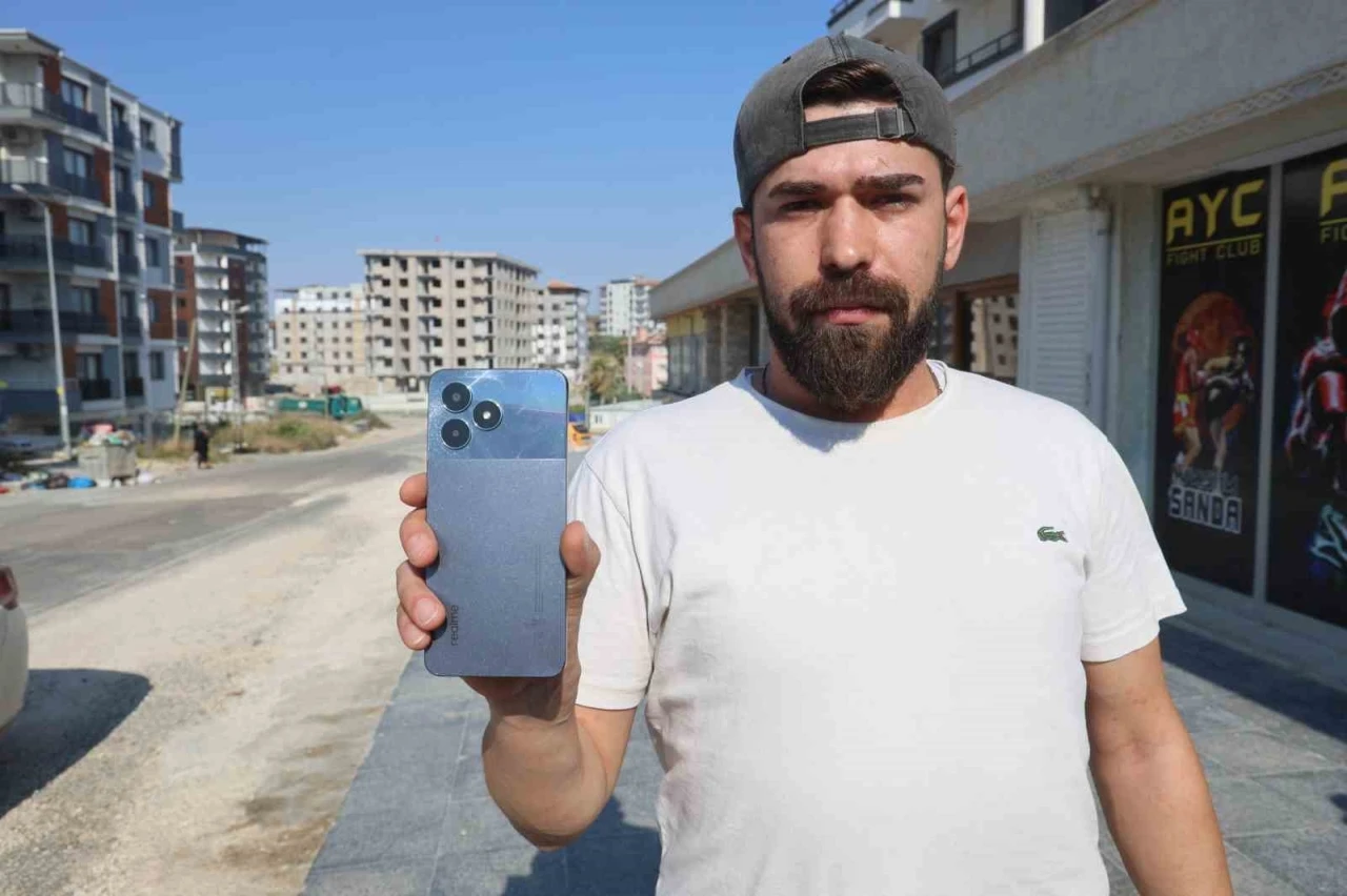 &rsquo;Hatıraları buradadır&rsquo; dediği cep telefonun sahibini g&uuml;nlerdir arıyor
