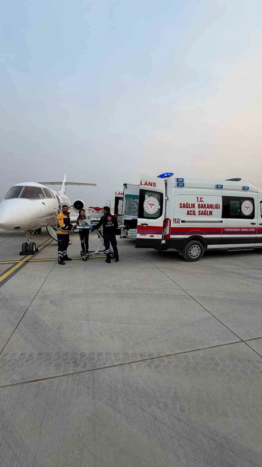 Hava ambulansı 6 g&uuml;nl&uuml;k bebek i&ccedil;in havalandı
