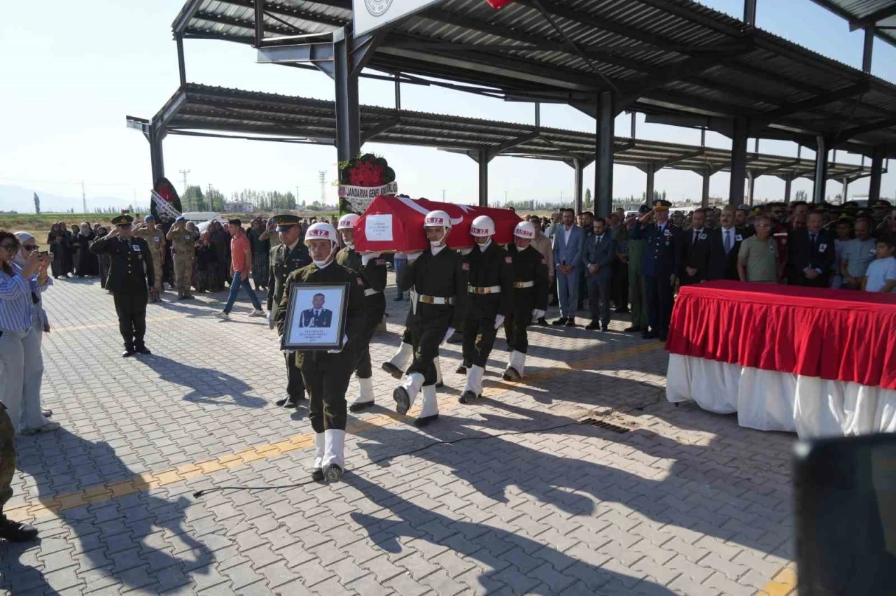 Hava Harp Okulu &ouml;ğrencisi Veli Bilgin, memleketi Niğde&rsquo;de son yolculuğuna uğurlandı
