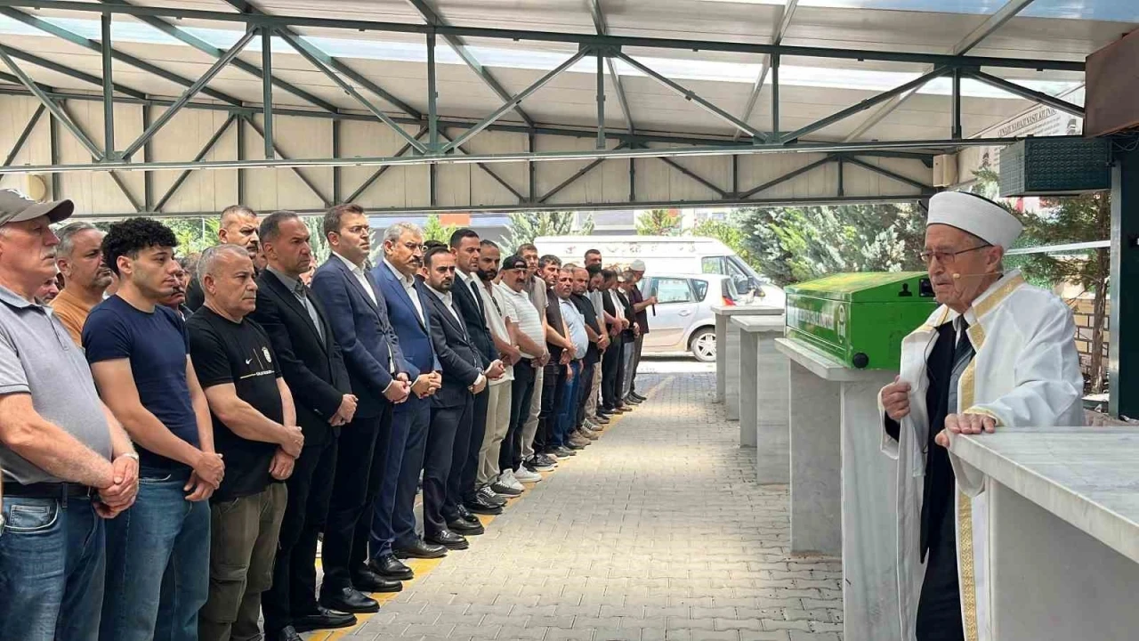 Havai fişek fabrikasındaki patlamada hayatını kaybeden iş&ccedil;i son yolculuğuna uğurlandı

