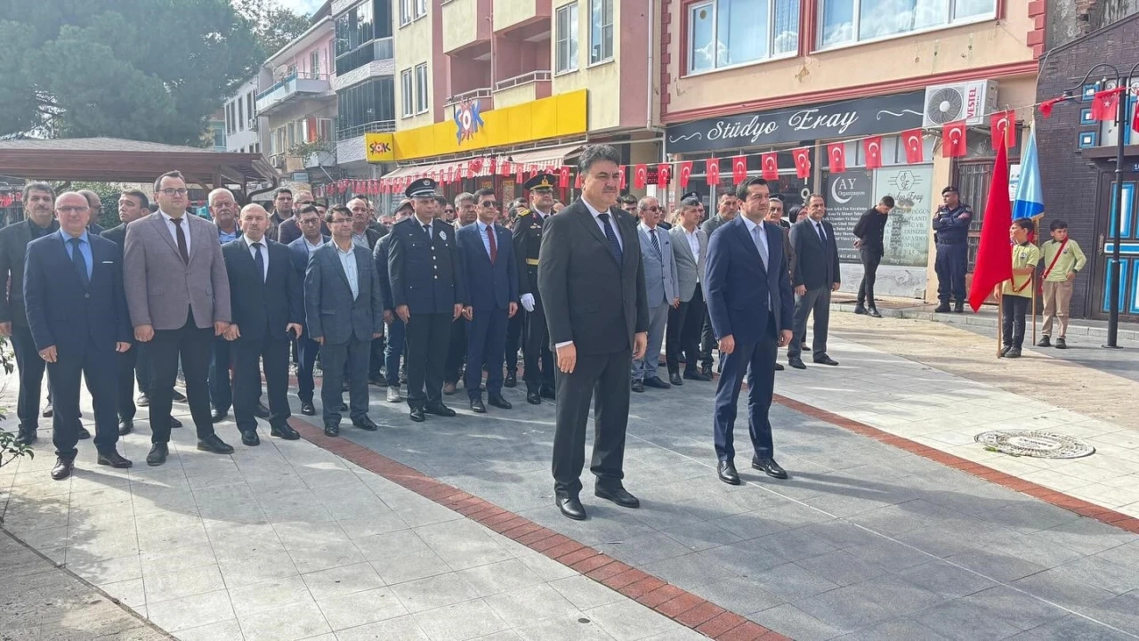 Havran’da Cumhuriyetin 102. Yılı kutlamaları çelenk sunma töreniyle başladı