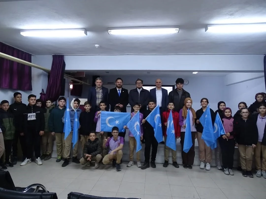 Havran İmam Hatip Ortaokulu’nda 10 Aralık Dünya İnsan Hakları Günü programı düzenlendi
