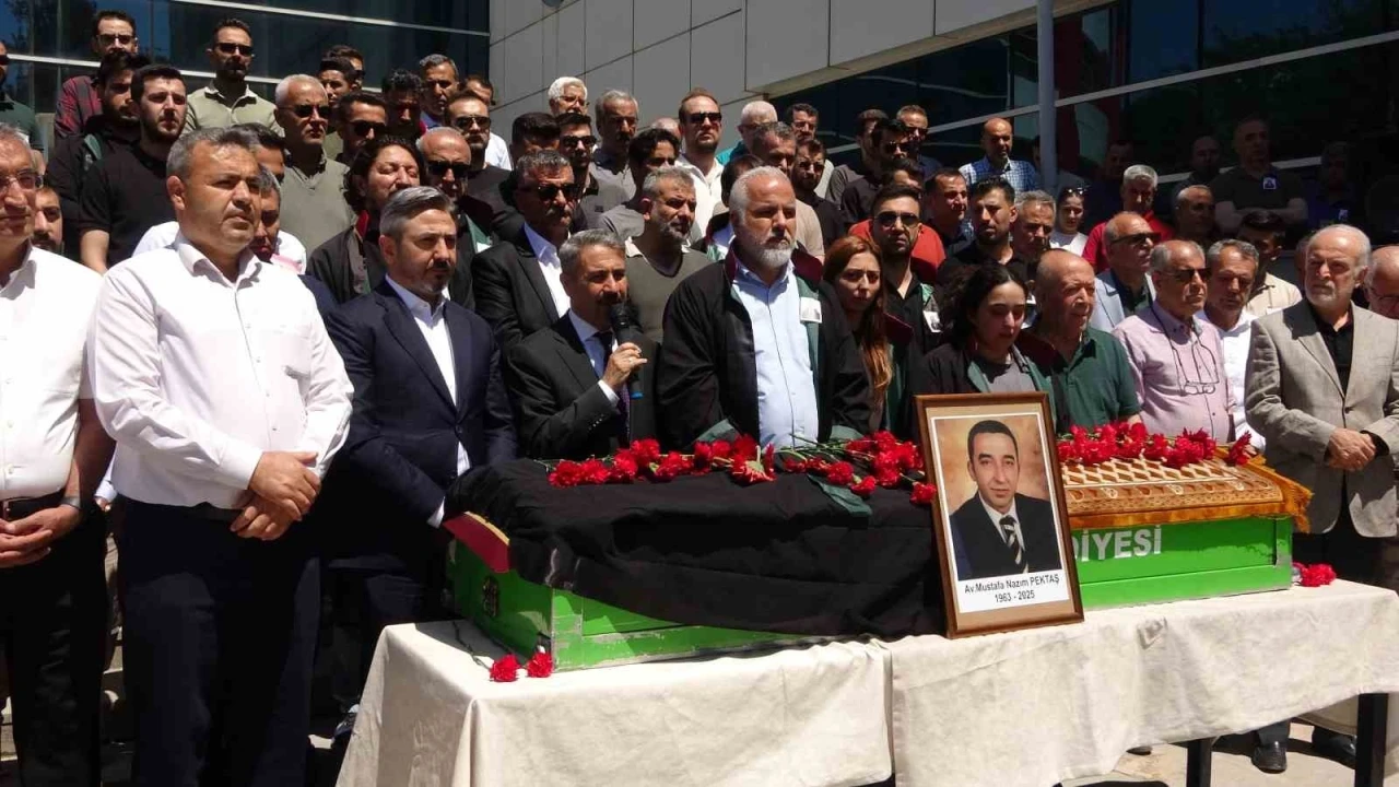 Hayatını kaybeden eski baro başkanı için adliyede cenaze töreni düzenlendi
