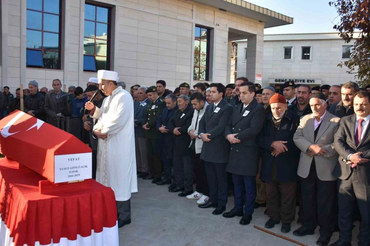Hayatını kaybeden Piyade Er Gönlüaçık, son yolculuğuna uğurlandı

