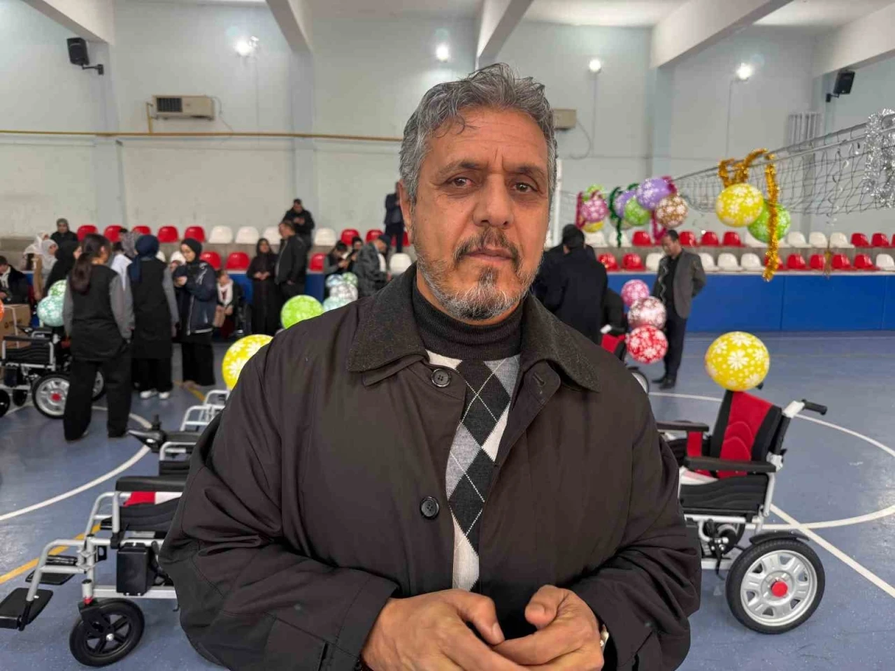 Hayırseverlerden, engelli bireylere 20 ak&uuml;l&uuml; sandalye hediye edildi
