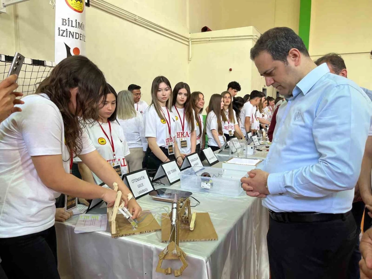 Hayrabolu’da liseli gençler bilim fuarında projelerini sergiledi
