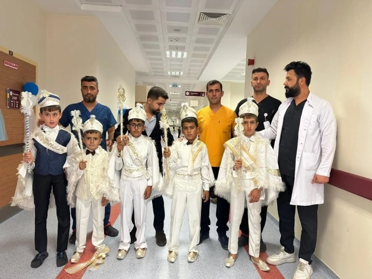 Hazro&rsquo;da 70 &ccedil;ocuk s&uuml;nnet edildi
