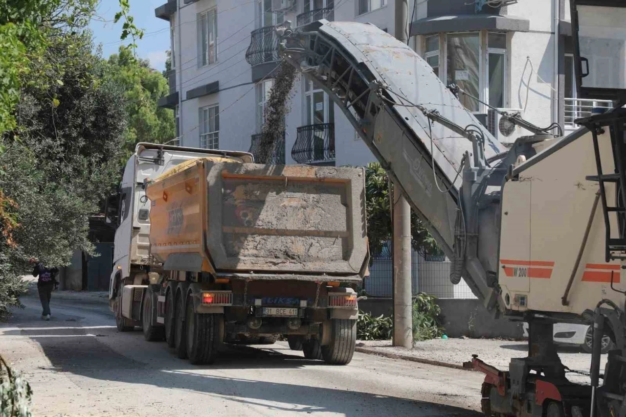 HBB, Antakya ve Defne&rsquo;de yol &ccedil;alışmalarını s&uuml;rd&uuml;r&uuml;yor
