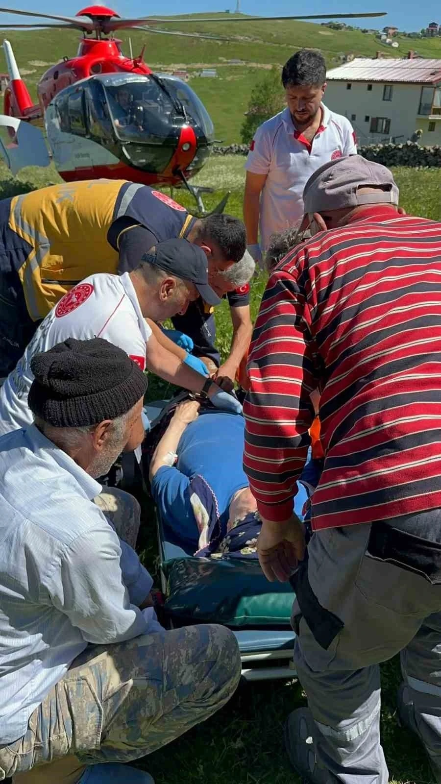 Helikopter ambulans 6 ayda yaklaşık 100 hasta i&ccedil;in havalandı
