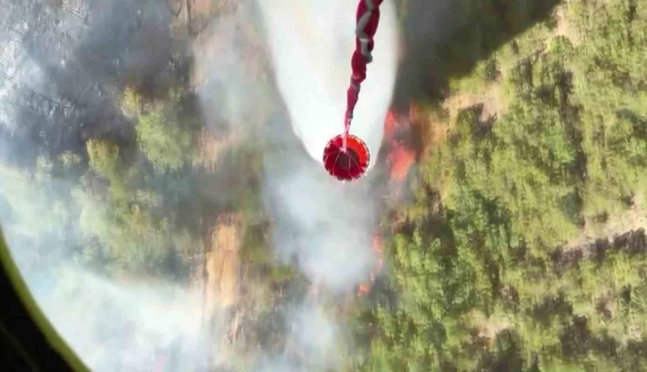 Helikopterden kaydedilen görüntü yangının boyutunu gözler önüne serdi
