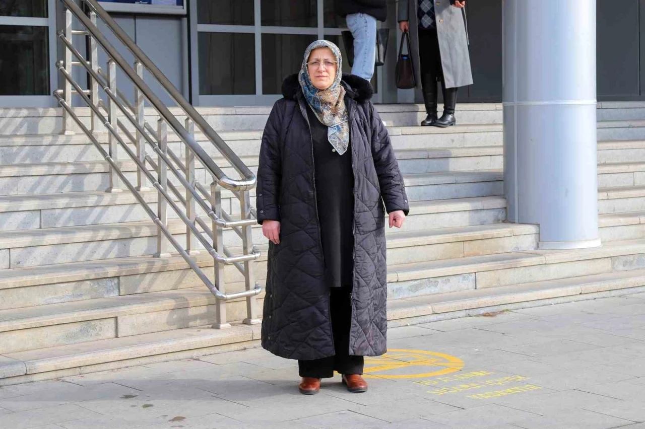 Hem anne hem &ccedil;alışan hem &ouml;ğrenci; O G&uuml;m&uuml;şhane &Uuml;niversitesi&rsquo;nin Sibel Ablası
