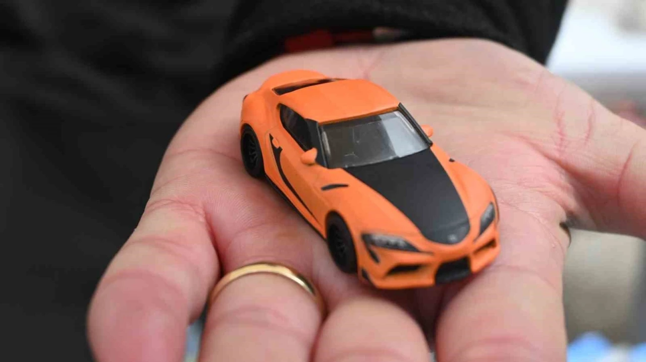 Her yaştan insan bu minyatür arabaların ’hastası’ oluyor