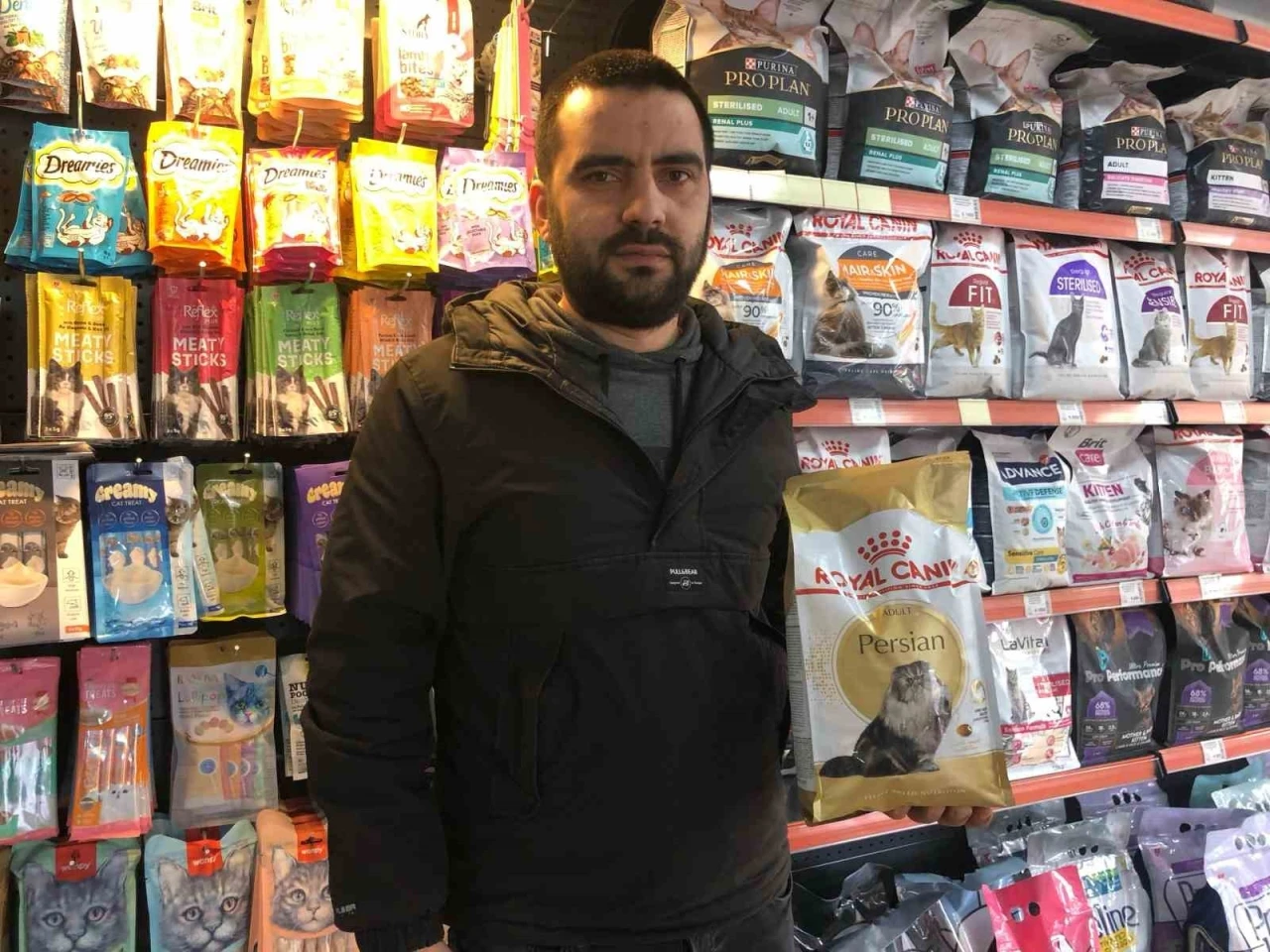 Hevesle sahiplenilip sokağa bırakılan cins hayvanlar sorunlarıyla baş başa kalıyor
