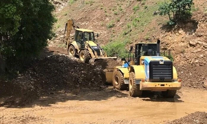 Heyelan nedeniyle kapanan yollar açıldı
