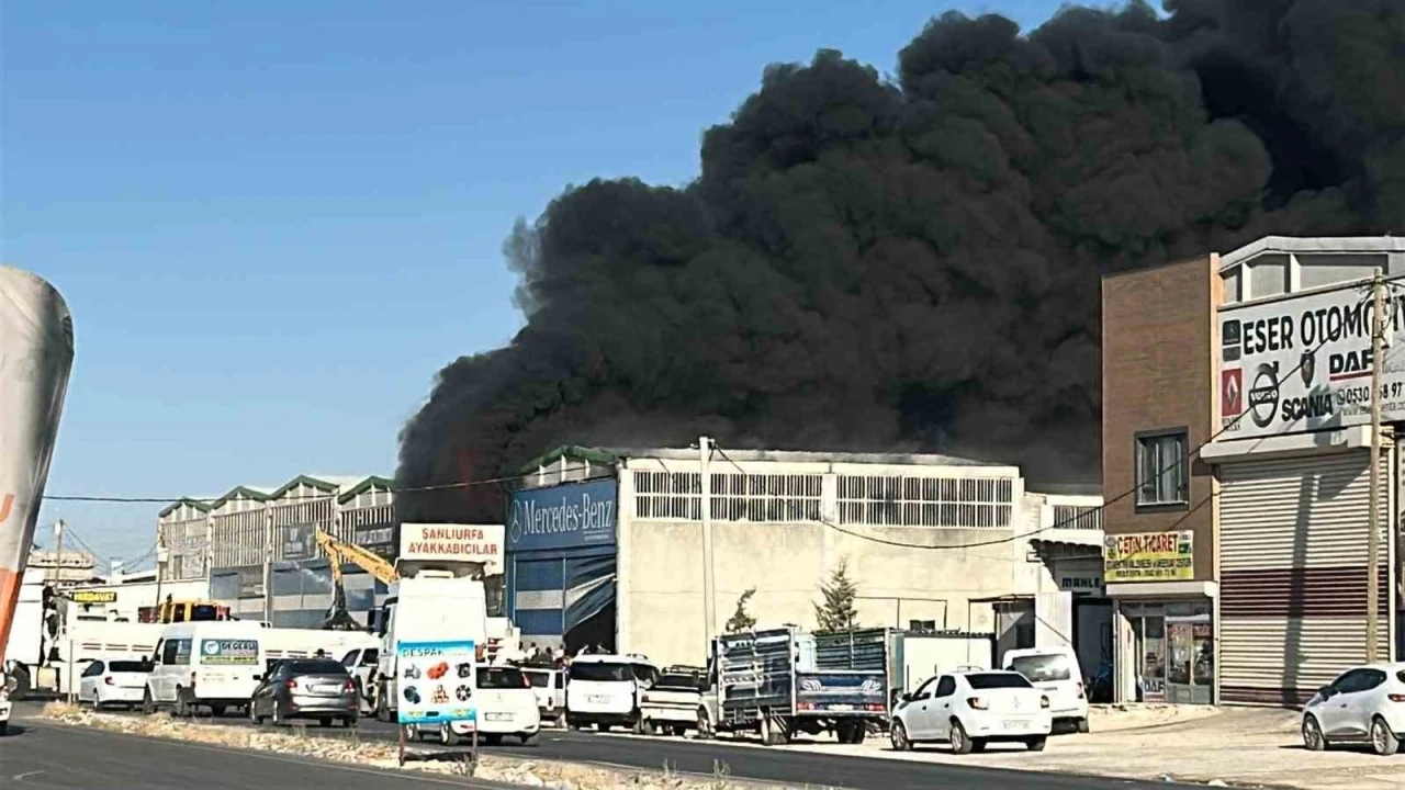 Hırdavat deposunda çıkan yangına TOMA ile müdahale edildi
