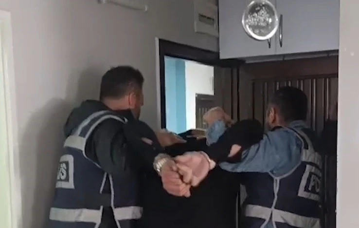 ’Hırsızlık’ suçundan aranan şahıs yakalandı
