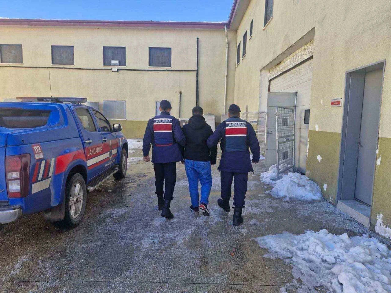 Hırsızlık su&ccedil;undan kesinleşmiş 15 yıl cezayla aranan şahıs yakalandı
