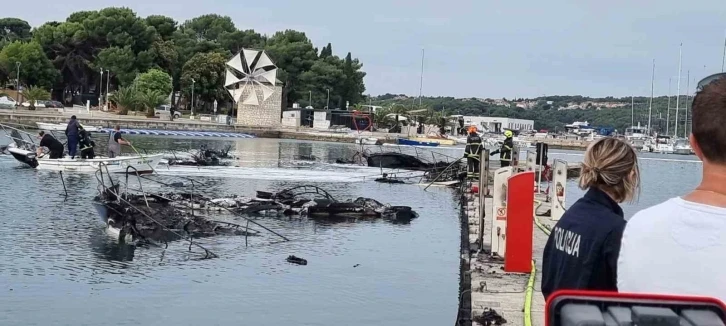 Hırvatistan’da marinadaki 22 tekne alev alev yandı
