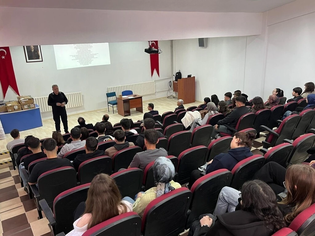 Hisarcık MYO&rsquo;da  "İSG Kariyer K&ouml;pr&uuml;s&uuml;: Okuldan Sahaya" başlıklı s&ouml;yleşi d&uuml;zenlendi
