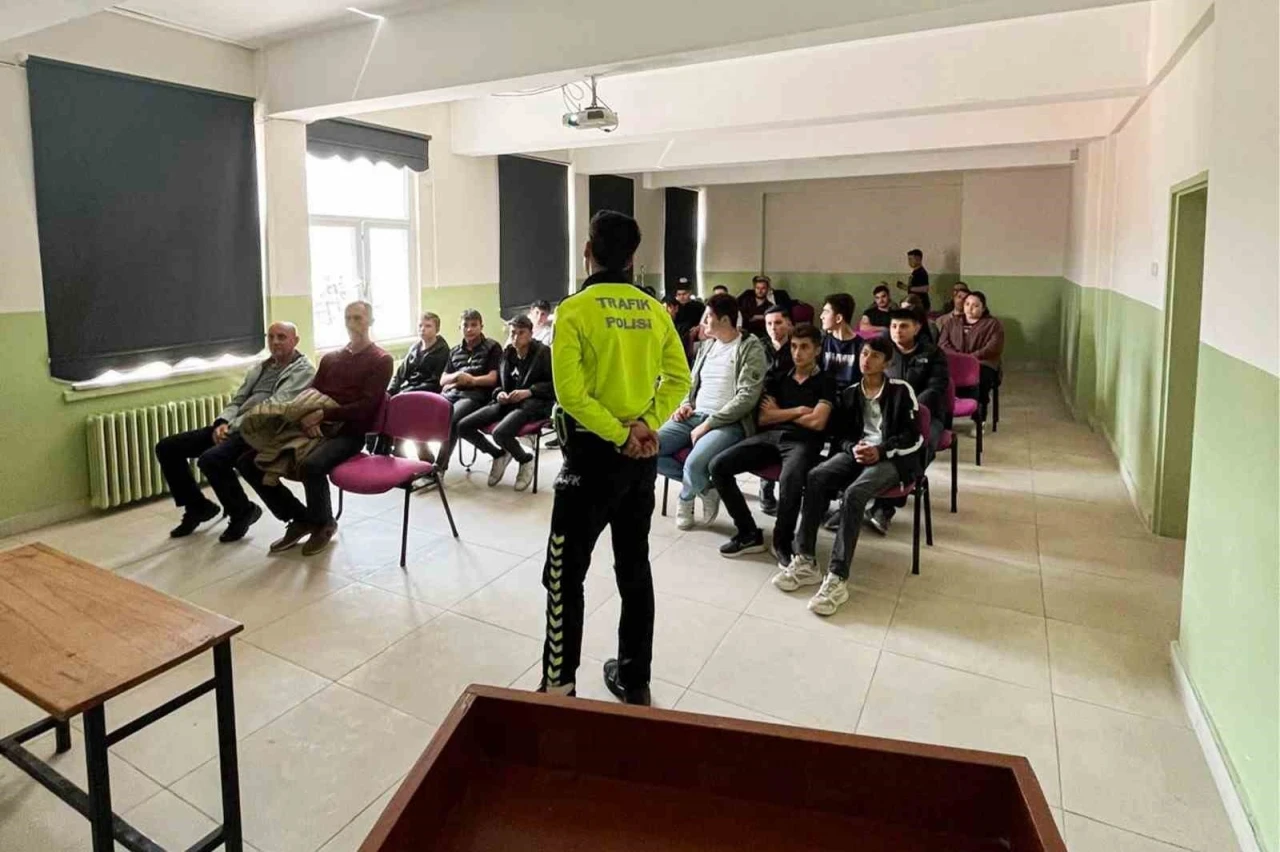 Hisarcık polisinden &quot;Bir kural Bir Ömür&quot; projesi

