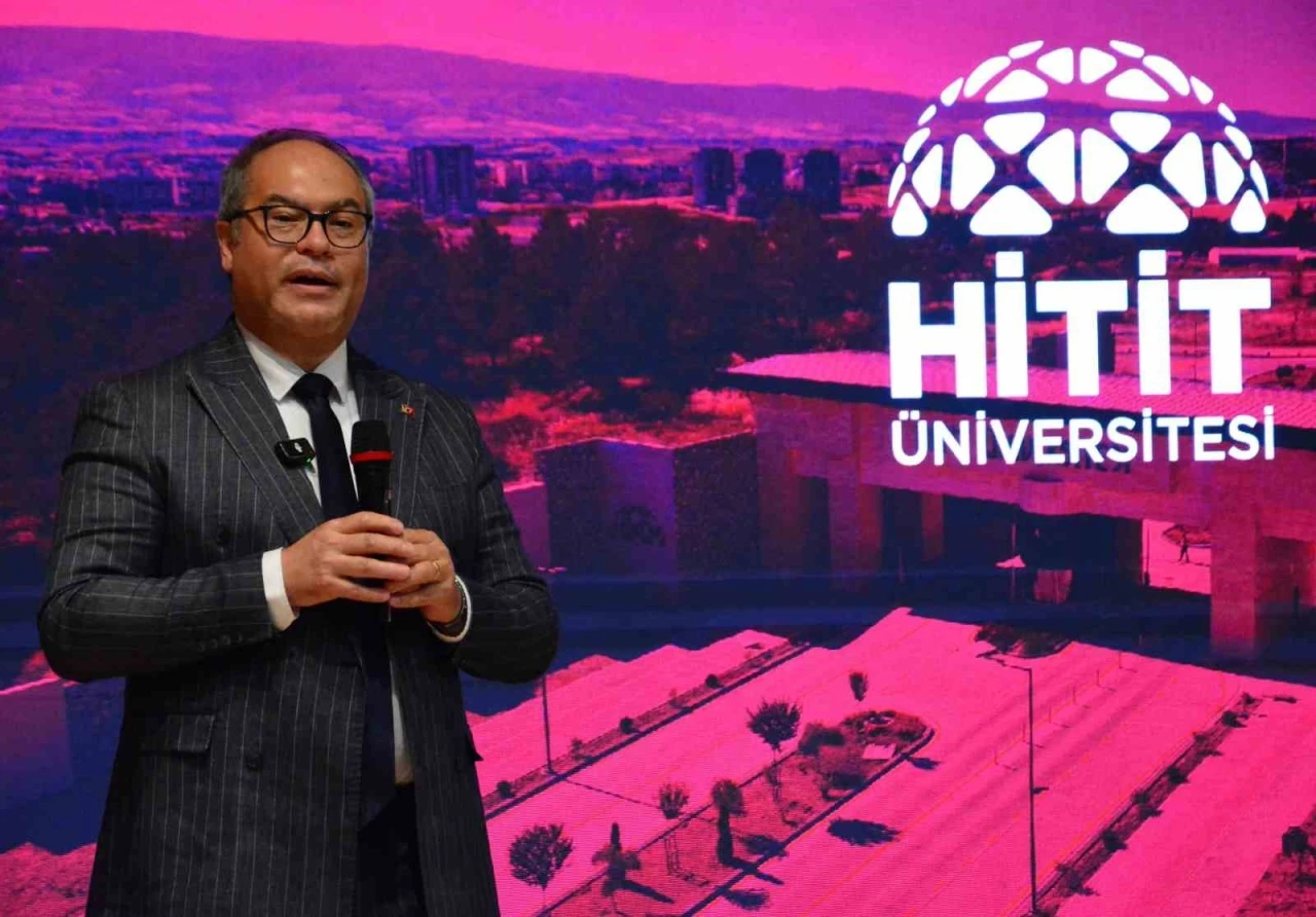 Hitit &Uuml;niversitesinde rehber &ouml;ğretmenlere &rsquo;geleceğin meslekleri&rsquo; anlatıldı
