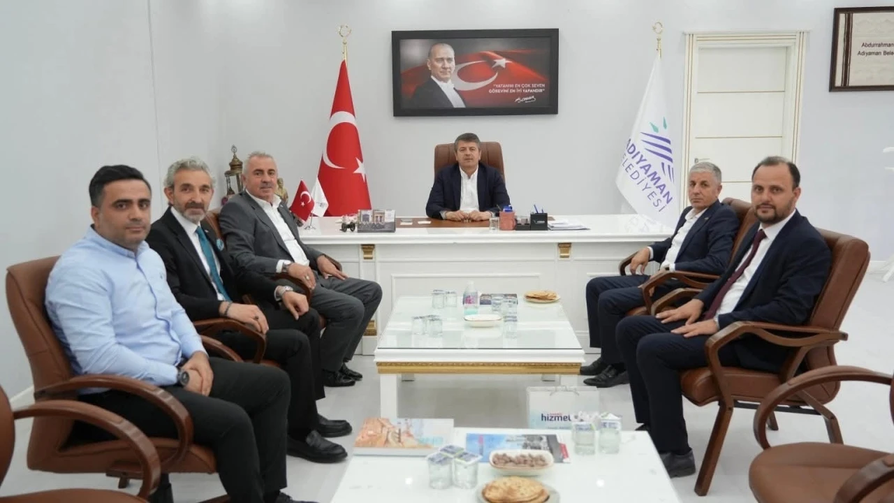 Hizmet-İş Genel Başkanvekili &Ouml;zdemir&rsquo;den belediye iş&ccedil;ilerine birlik &ccedil;ağrısı
