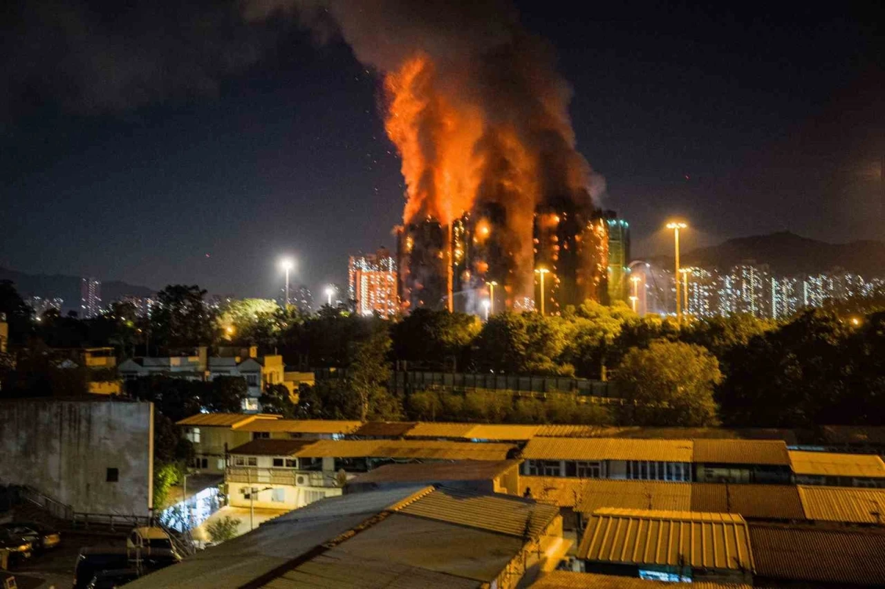 Hong Kong’daki yangın faciasında can kaybı 13’e yükseldi
