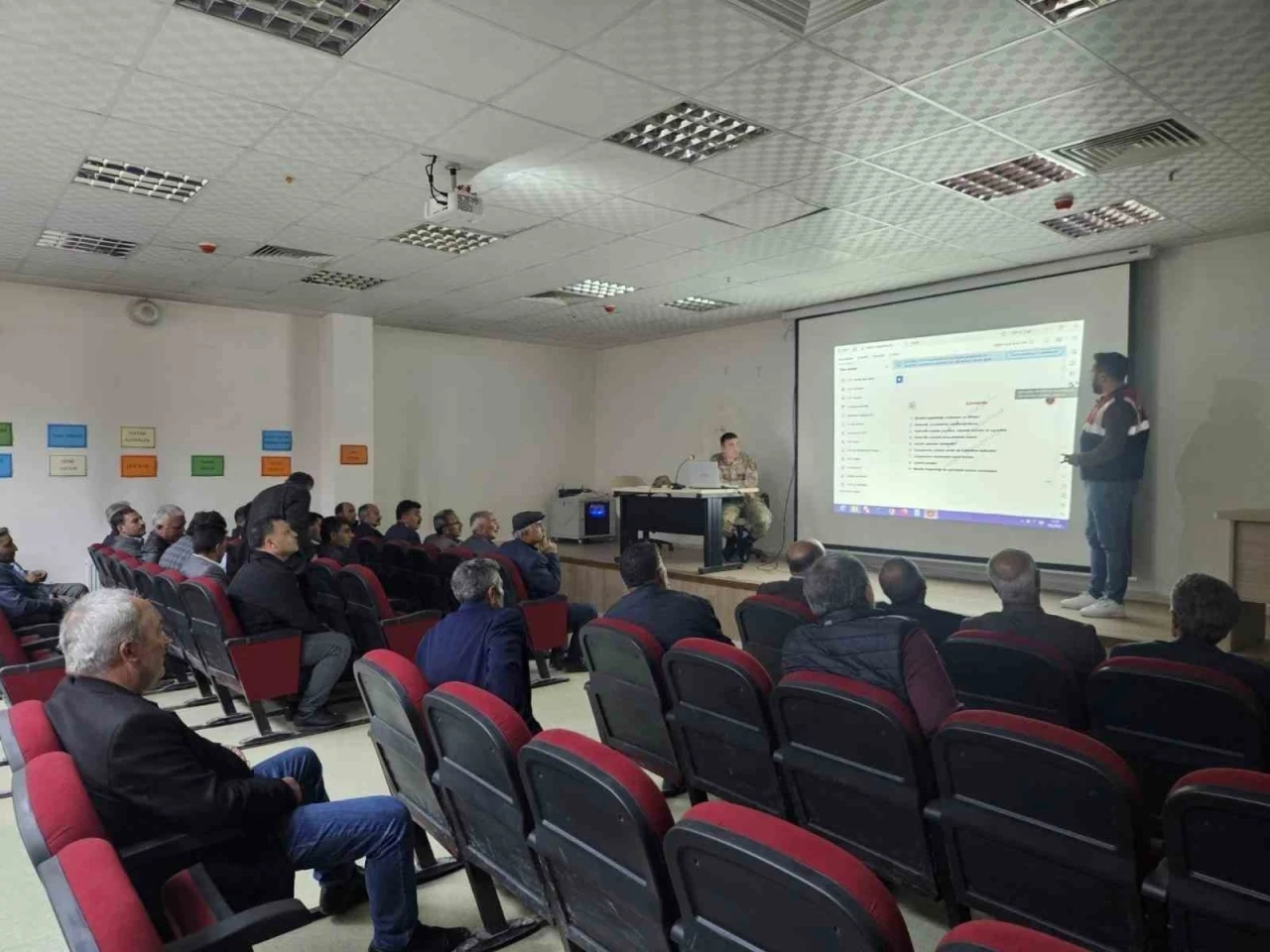 Horasan’da mahalle muhtarlarına yönelik madde bağımlılığı semineri düzenlendi
