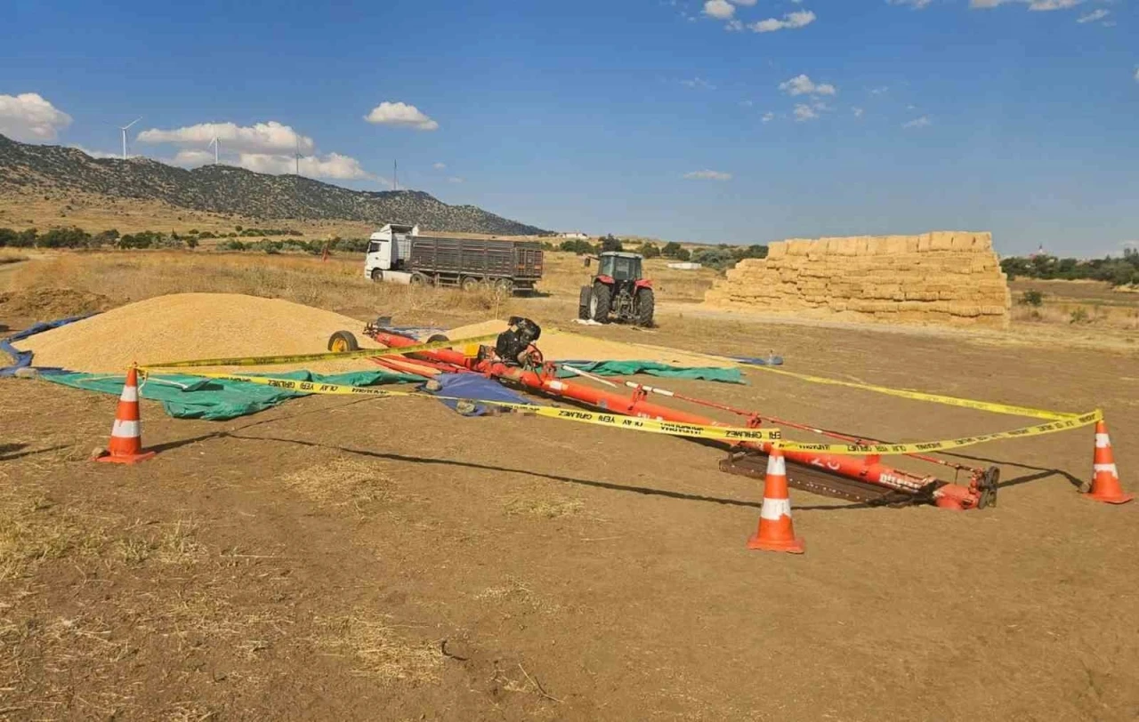 Hububat elevat&ouml;r&uuml;n&uuml;n altında kalan 18 yaşındaki iş&ccedil;i hayatını kaybetti

